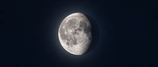 Centered Waning Gibbous Moon in Night Sky