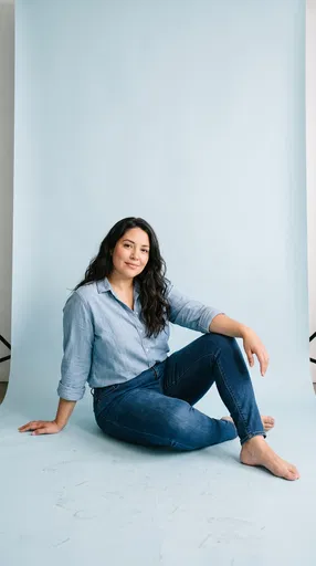 Curvy Woman in Jeans in Studio