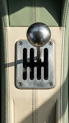 Vintage Open-Gate Manual Gear Shifter