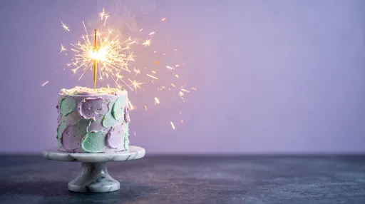 Mini Pastel Cake With Burning Sparkler
