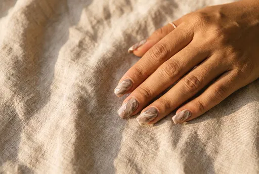Taupe Marble Acrylic Nails on Linen