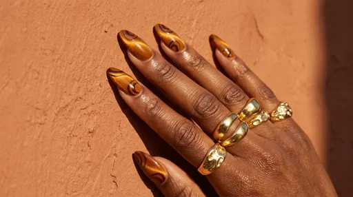 Amber Cat-Eye Nails on Terracotta