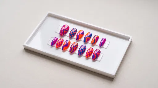 Colorful Retro Wavy Press-On Nail Set