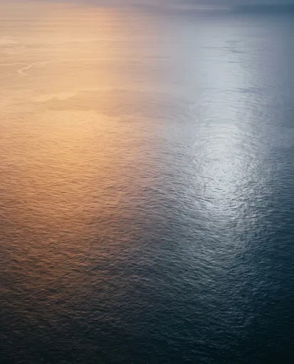 Tranquil Ocean Twilight Reflection Gradient