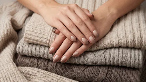 Neutral Gradient Manicure on Knit Sweaters