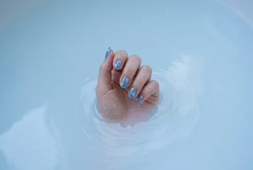 Hand With Blue Daisy Nail Art