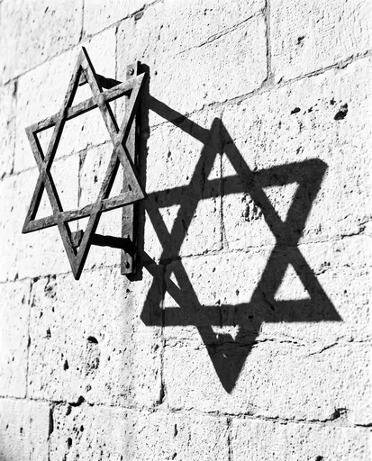 Monochrome Wrought-Iron Star of David Shadow