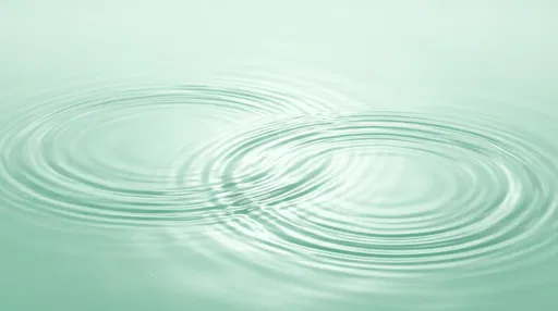 Pastel Mint Overlapping Water Ripples