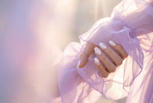 Iridescent Seashell Manicure in Lavender Organza