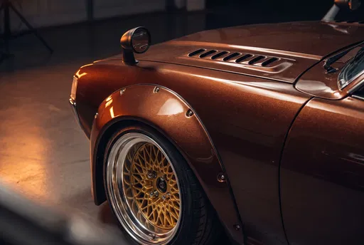 Bronze Vintage Coupe Fender Detail